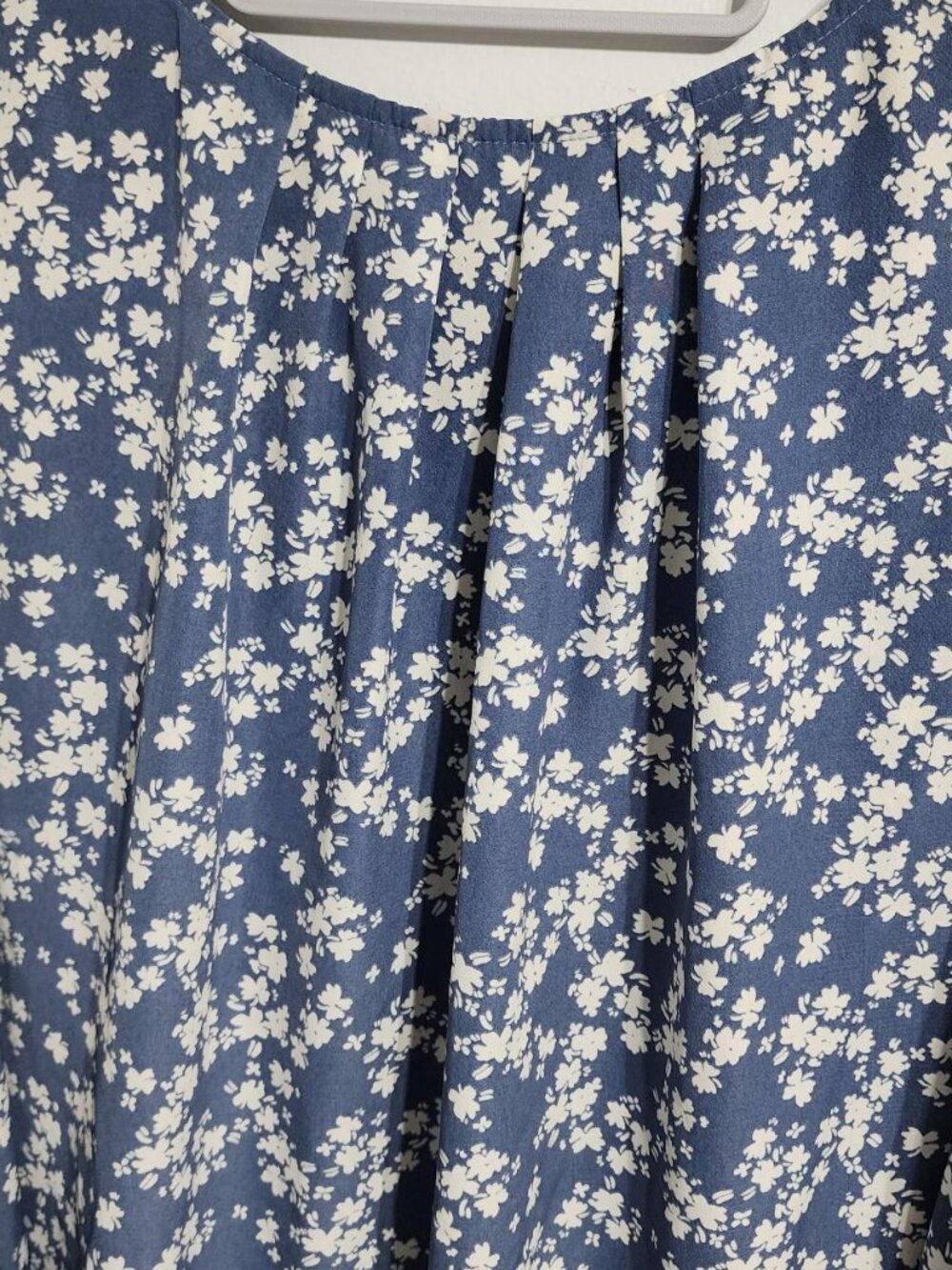 Monday Fun 3X Sleeveless Blue Floral Top - Picture 2 of 13